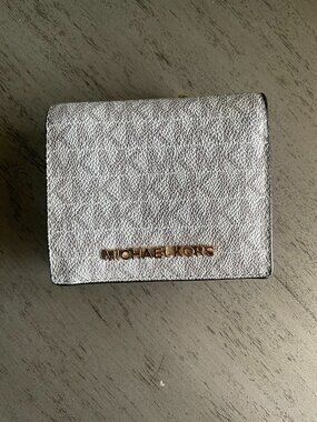 Micheal Kors Jet Set Trifold Wallet - Vanilla